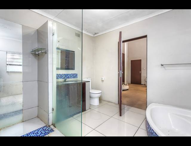 6 BEDROOM HOUSE FOR SALE IN WOODMEAD